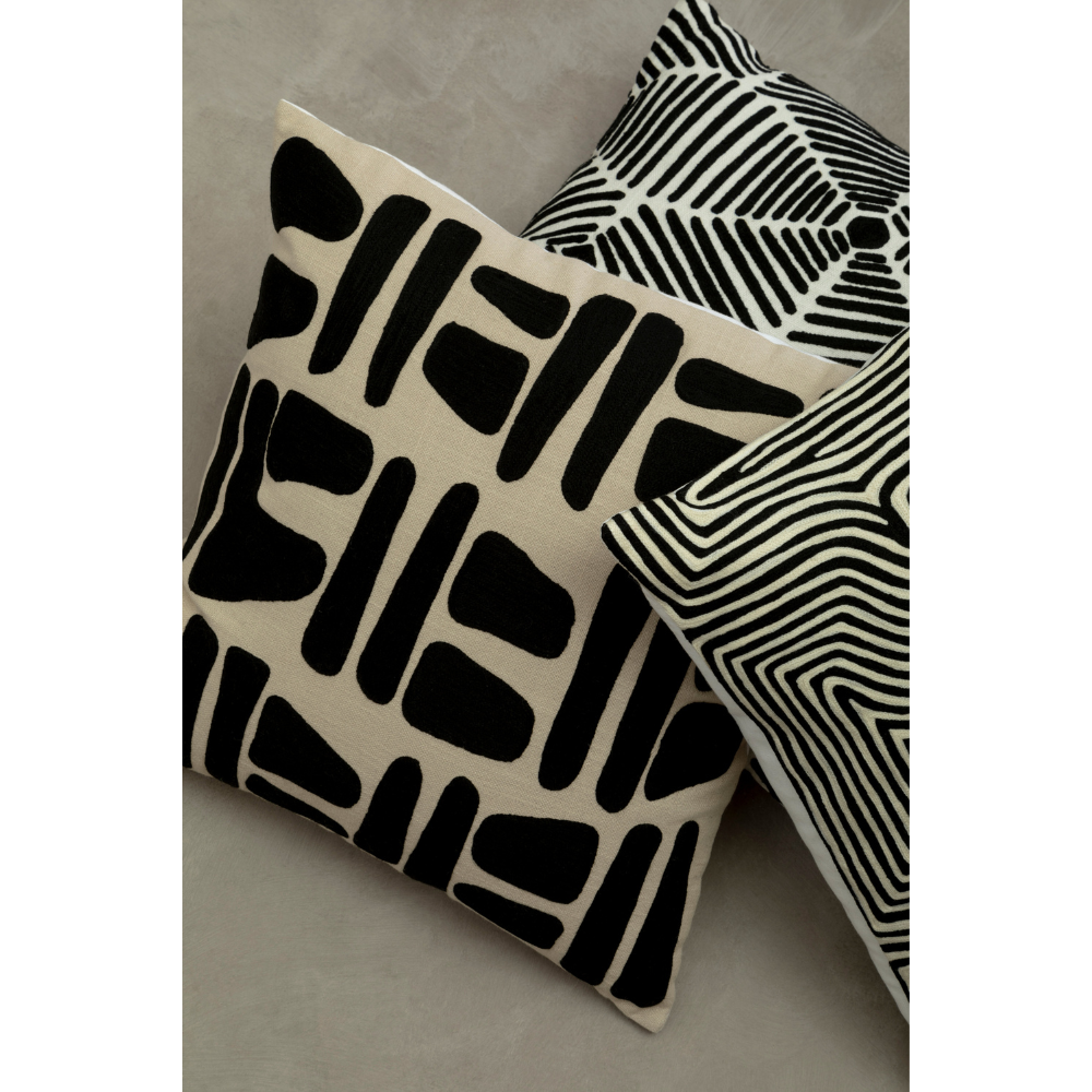 Bosie_Ozella_Black_And_White_Embroidered_Rectangular_Cushion_interia.co.uk