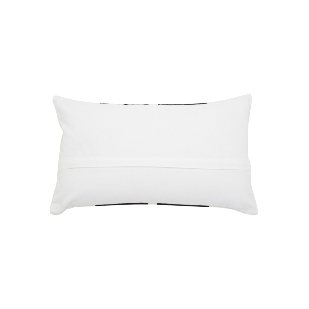 Bosie_Ozella_Monochrome_Rectangular_Cushion_interia.co.uk
