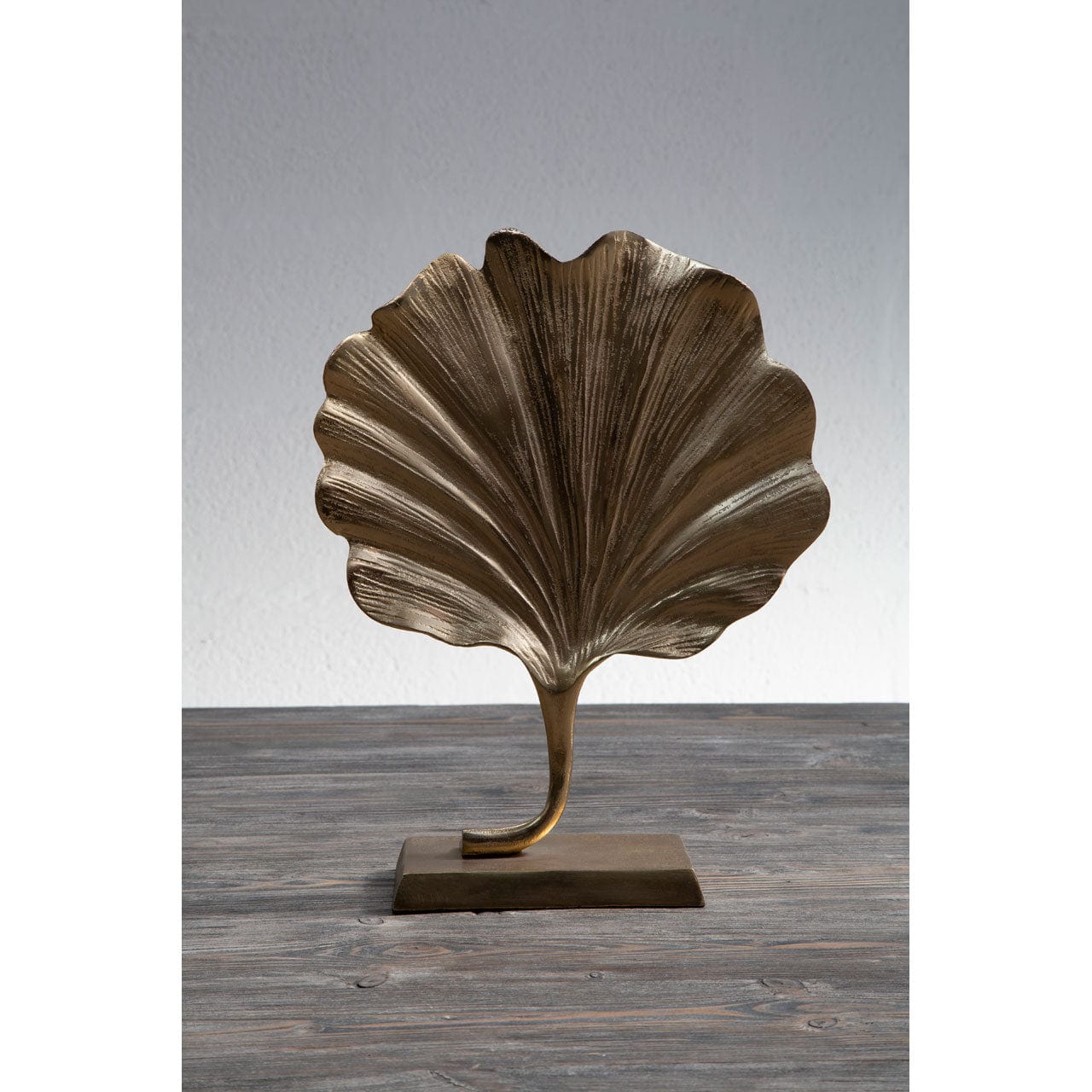 Prato_Gold_Finish_Ginkgo_Leaf_Sculpture_interia.co.uk